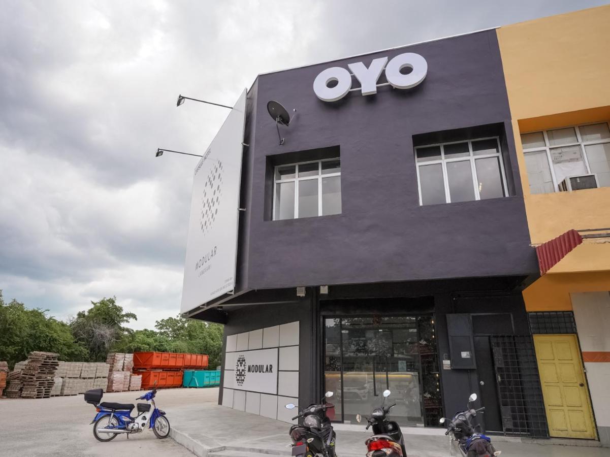 Oyo 89635 Modular Langkawi Capsule Hotel Padang Mat Sirat Exterior photo